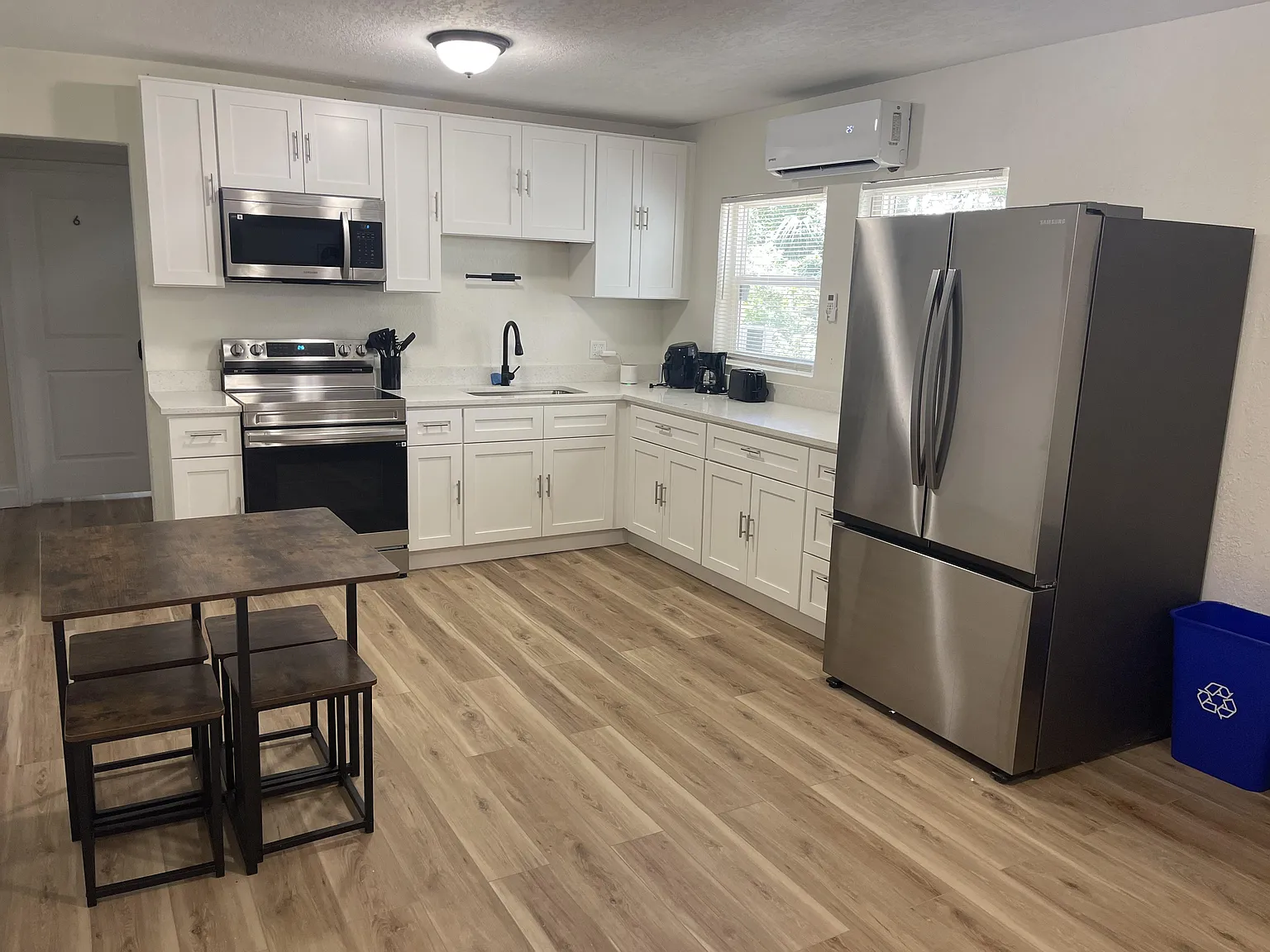 4 bed, 3.0 bath, 2120 sqft, $1,009 — Photo 3