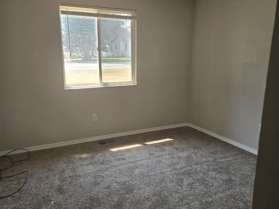 4th image of 901 & 903 E Timber Ln