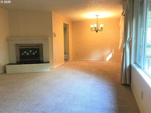 3rd image of 105 Inglewood Dr