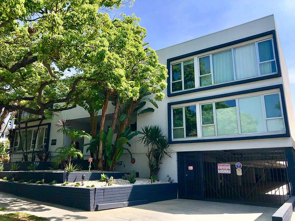 1st image of 1328 N Havenhurst Dr #103