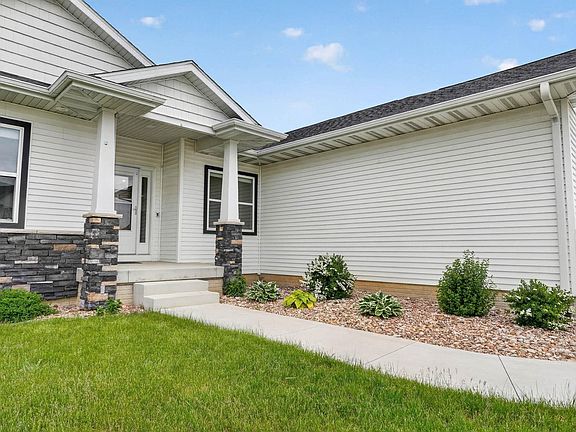 3rd image of 4923 Cohen Ct
