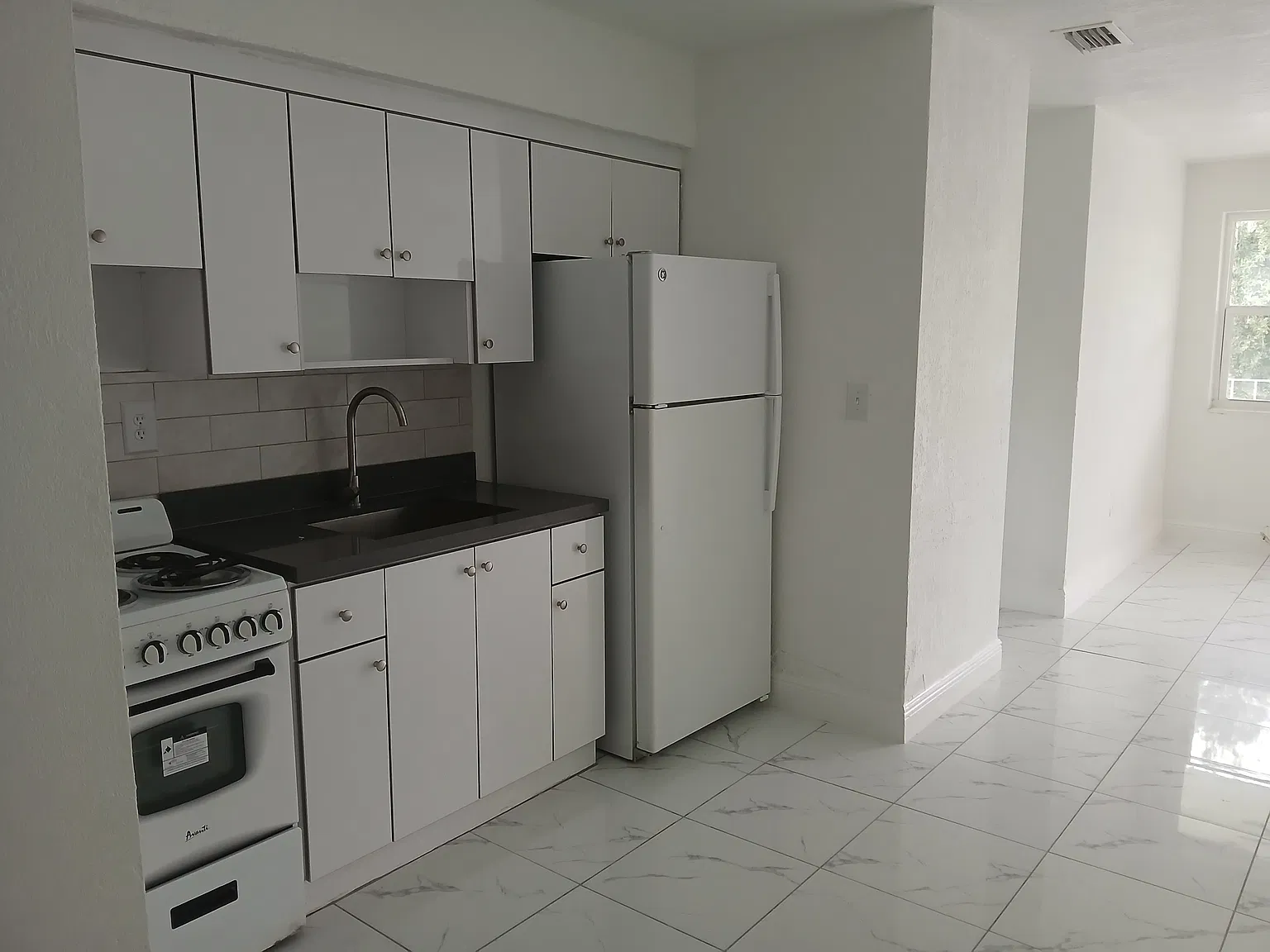 2 bed, $1,800 — Photo 3