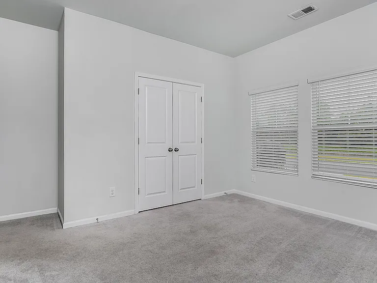 136 S Reindeer Rd — Photo 12