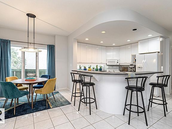 4th image of 300 Ferris Way NW