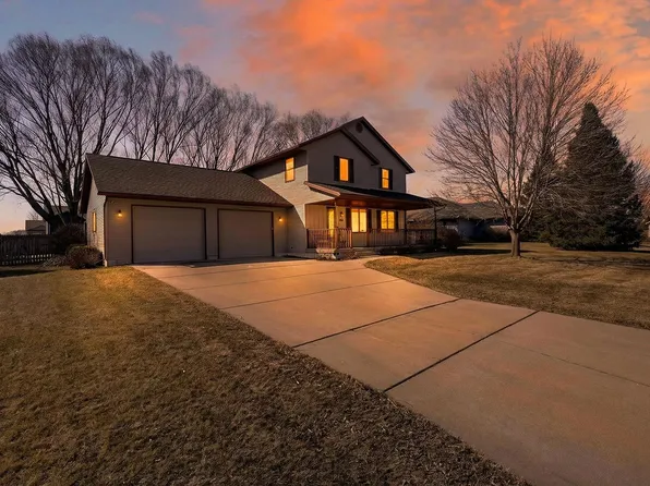 3823 Falcon Rdg, Janesville, WI 53548