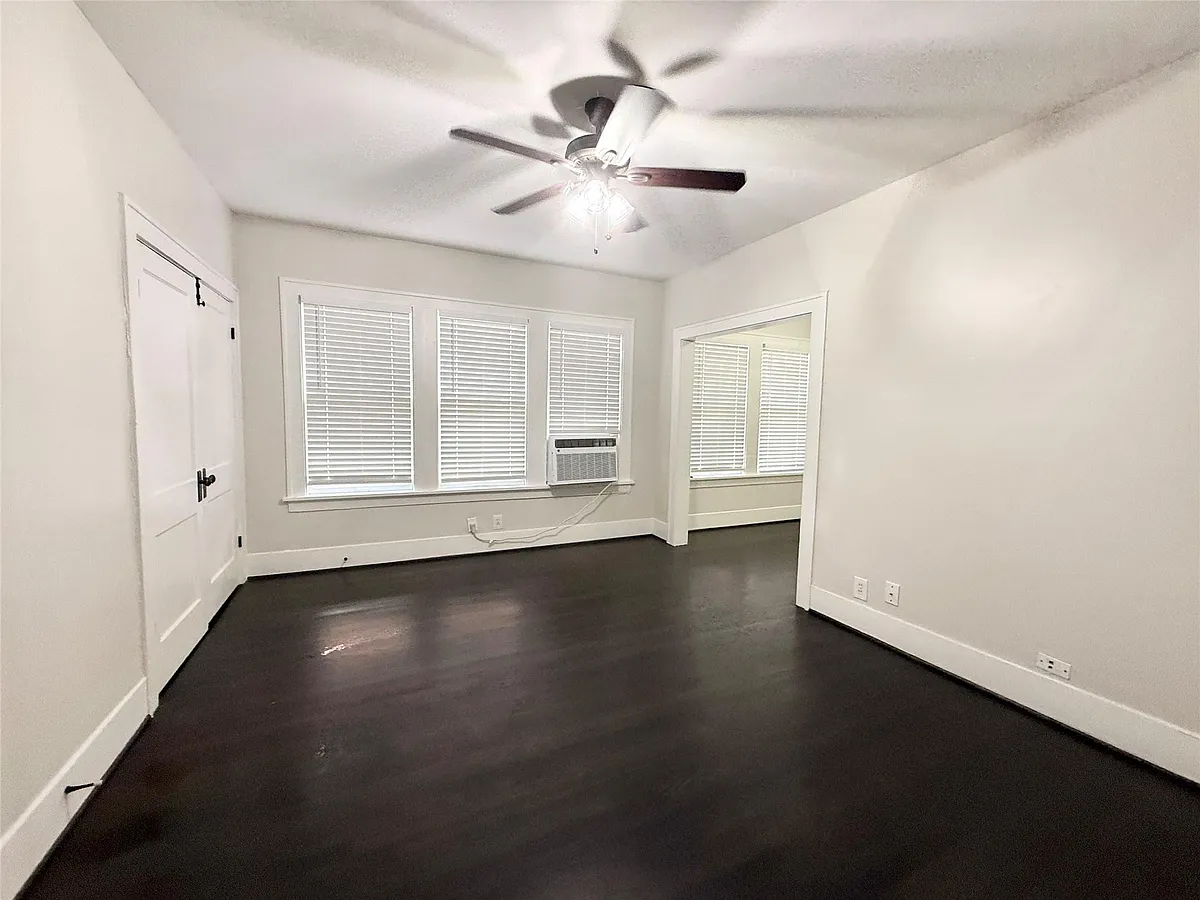 Building Photo - 1126 Berthea St #11