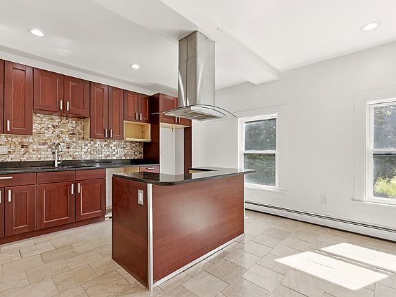 5th image of 481 Danforth St #2