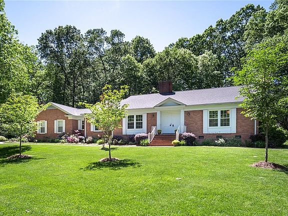3rd image of 4908 Forest Oaks Dr