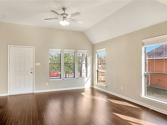 5th image of 2039 Autumn Lake Dr