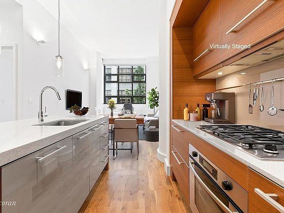 4th image of 360 Furman St APT 427