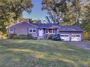 12 Clifton Rd, Oak Ridge, NJ 07438