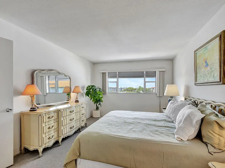 100 Shore Ct #304 — Photo 27