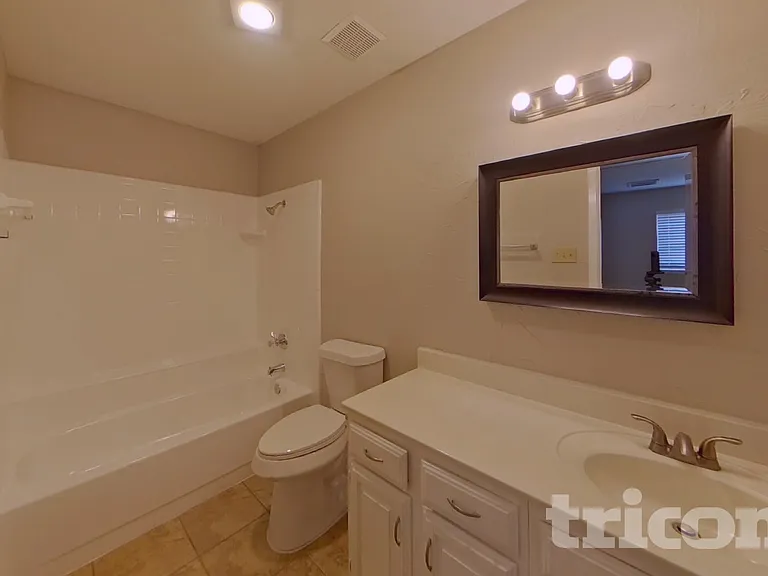 1226 Meadow Creek Dr — Photo 16