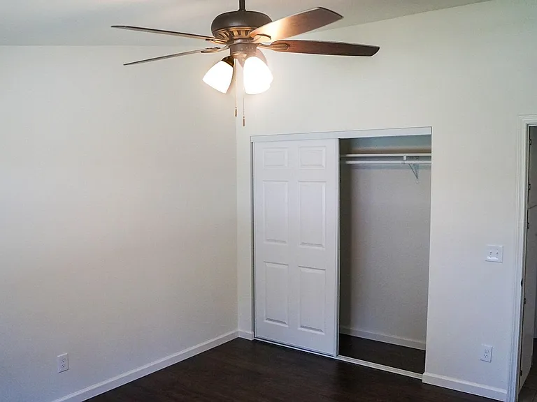 7708 S Pickering Ave #C — Photo 12