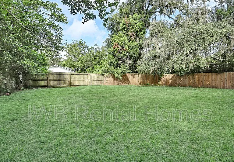 7832 Paul Jones Dr — Photo 16