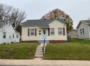 728 24th St, Bettendorf, IA 52722