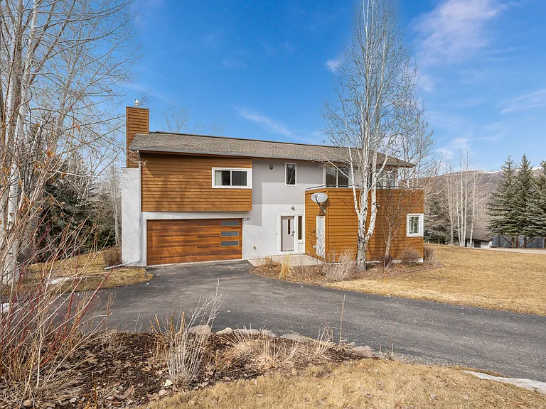 11 Russell Trl — Photo 1
