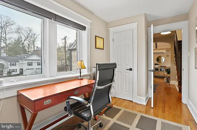 2347 S Arlington Ridge Rd — Photo 11