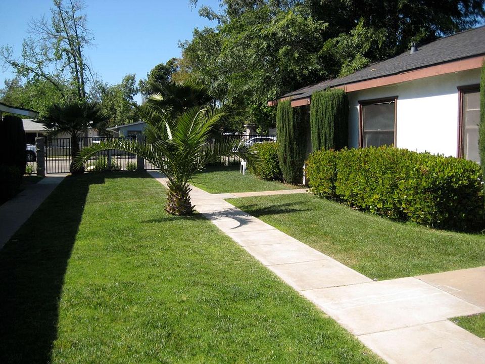 Front common yard