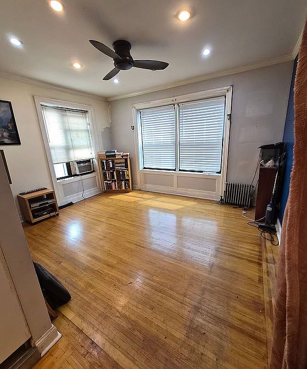 1st image of 1001 Anderson Ave APT 42