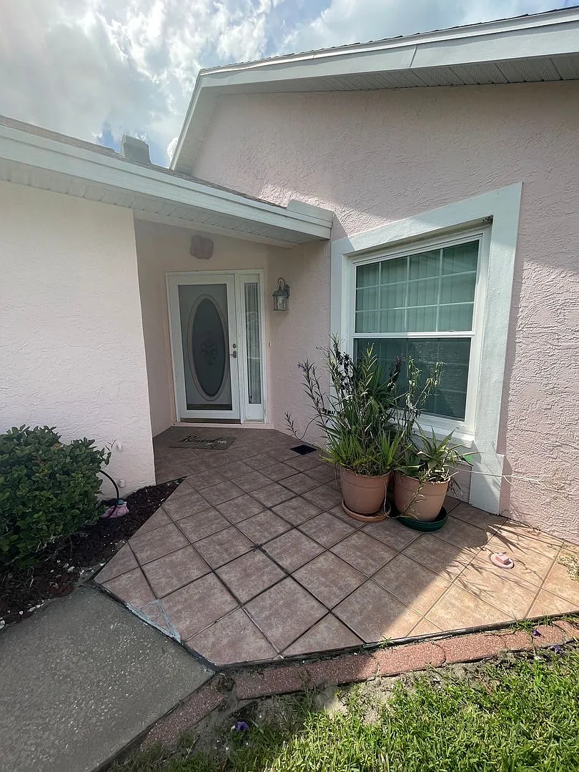 Charming 2BR/2BA Home in Ocala Palms Golf Course Community Living! — Photo 4