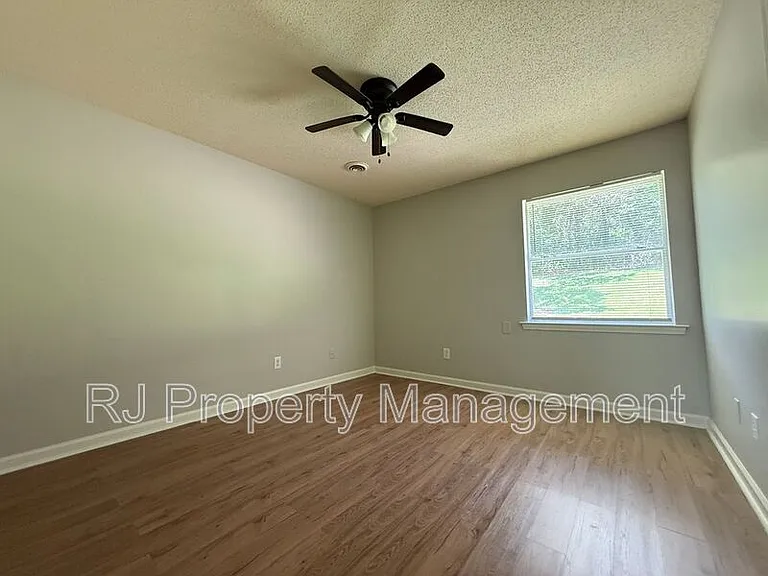 4200 Clydesdale Dr — Photo 7