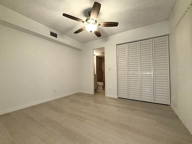 3757 Victoria Dr — Photo 20