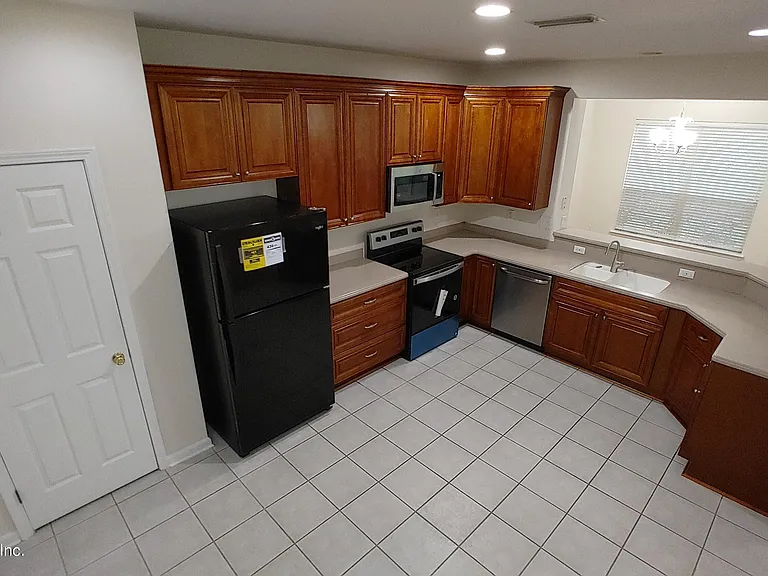 11073 Castlemain Cir E — Photo 17