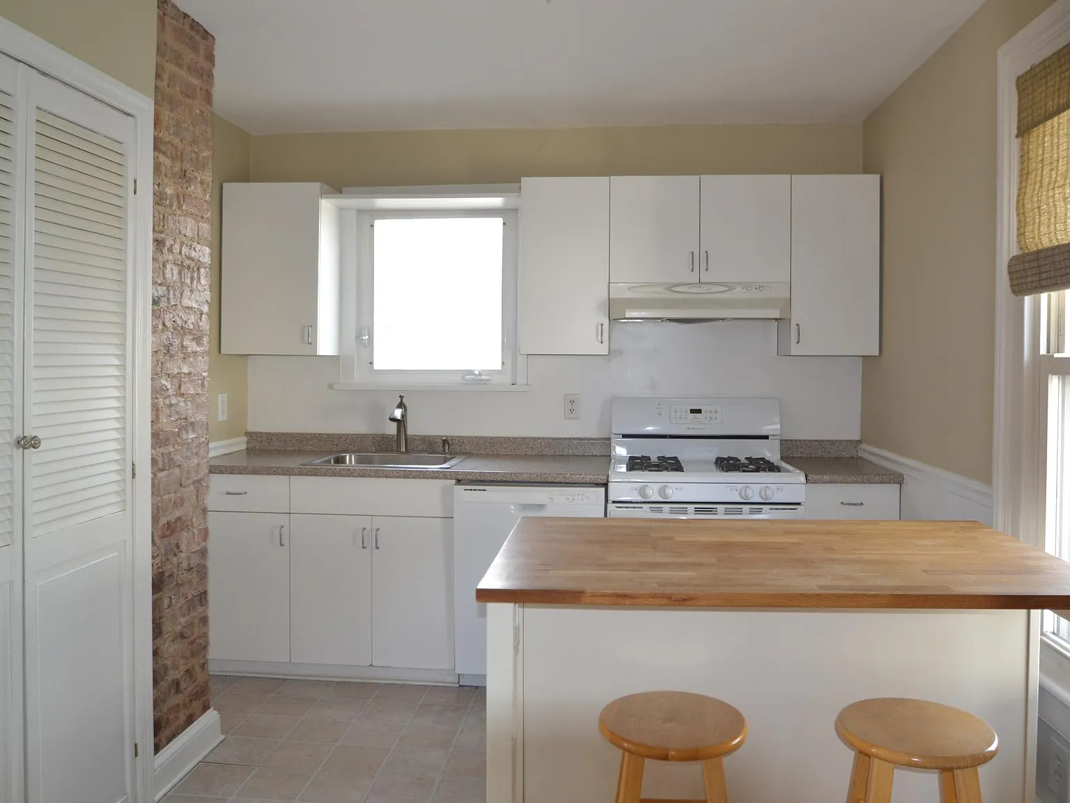 2 bed, $2,995 — Photo 2