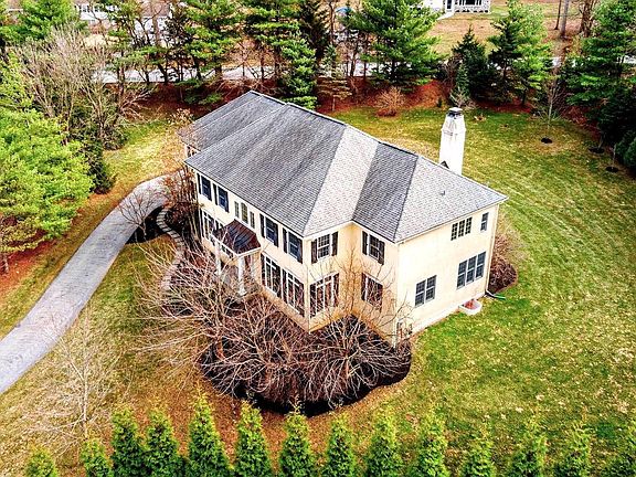 4th image of 371 Trillium Ln