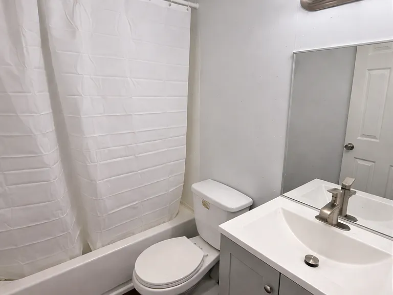 727 Front St #4 — Photo 5