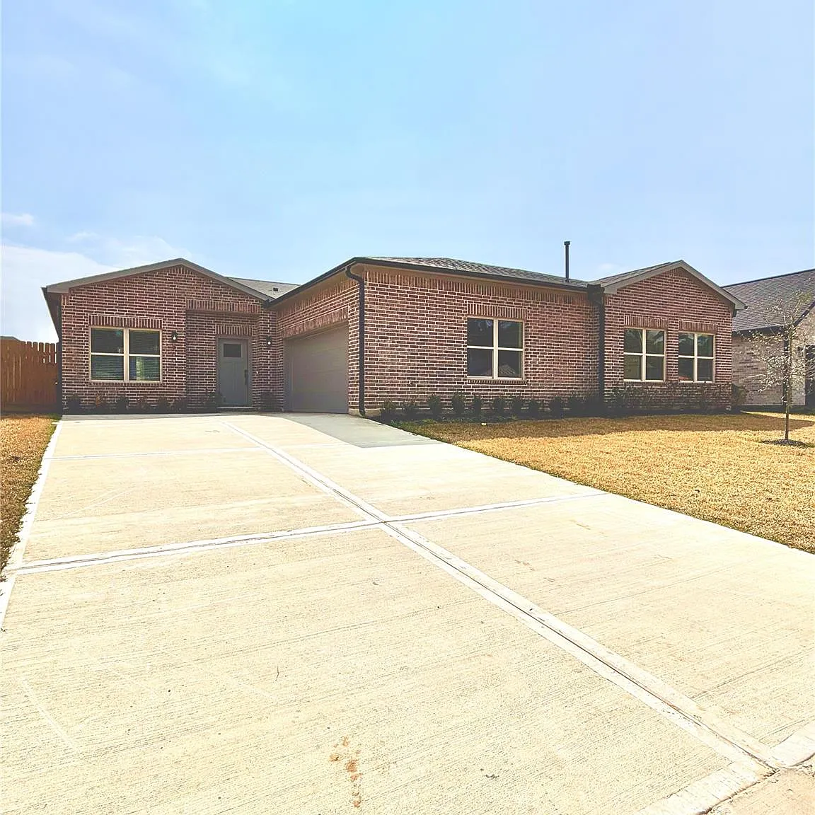 3 bed, 2.5 bath, 2284 sqft, $2,700 — Photo 3