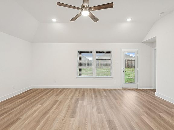 3rd image of 582 Bluebell Maiden Ct