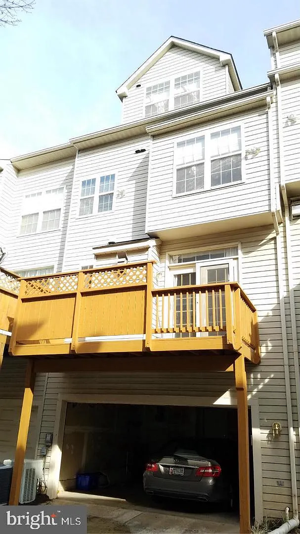 3 bed, 5.0 bath, 1760 sqft, $3,250 — Photo 2