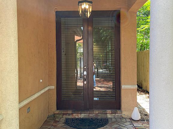 2nd image of 3139 Gifford Ln