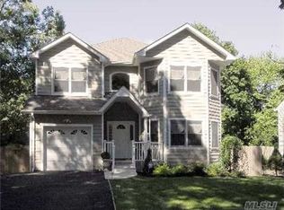 191 Iceland Dr, Huntington Station, NY 11746