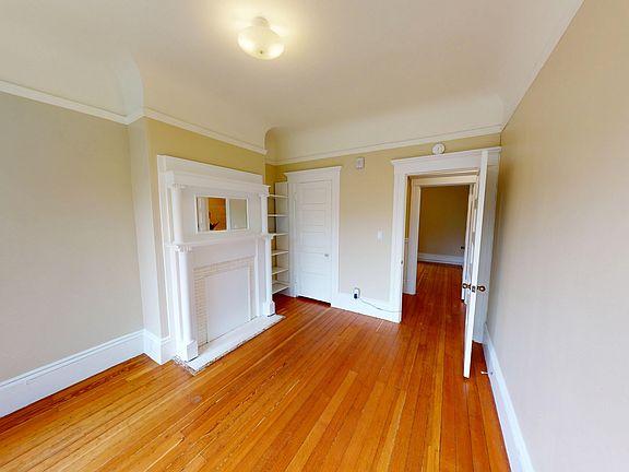 4th image of 1110A Lake St