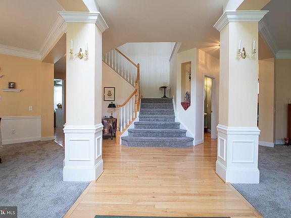 2nd image of 32 Hempstead Dr