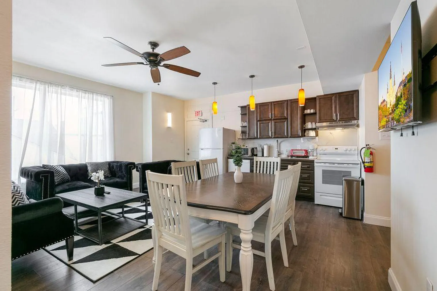 4 bed, 3.0 bath, 1442 sqft, $4,470 — Photo 1