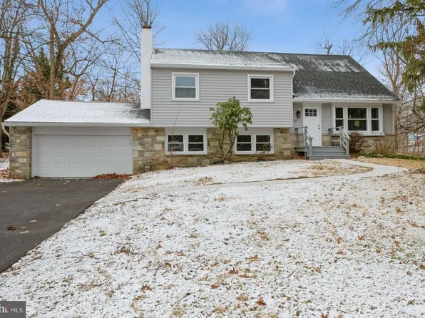 210 Cornwall Dr, Chalfont, PA 18914