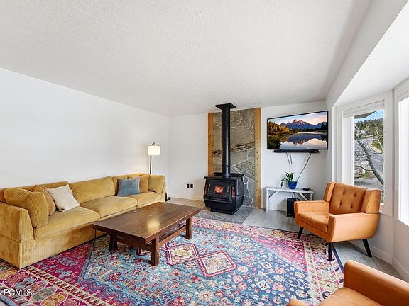 5th image of 575 Aspen Dr