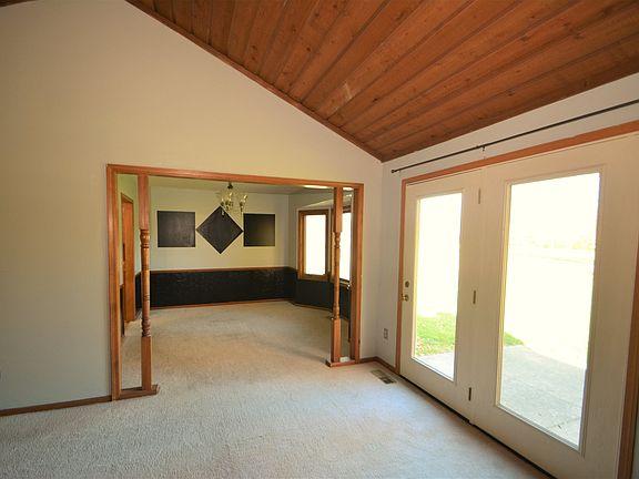 5th image of 824 Pinehurst Dr