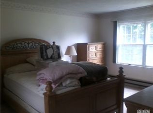 3 Standish Dr, Mount Sinai, NY 11766
