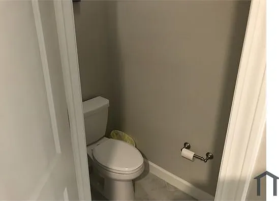 4 bed, 2057 sqft, $2,750 — Photo 4