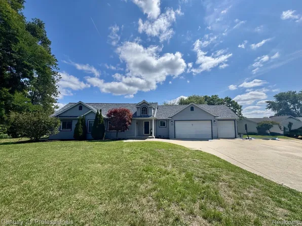 3251 Mann Rd, Clarkston, MI 48346