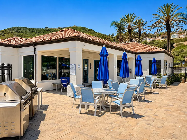 Community BBQ & seating area by pool