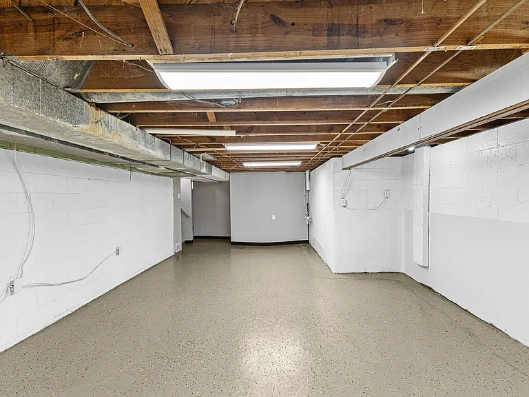 2635 Woodstock Rd — Photo 32