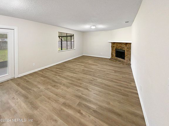 3rd image of 8562 BOYSENBERRY Lane