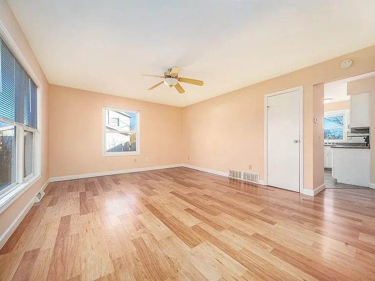 2538 Texel Dr N — Photo 3