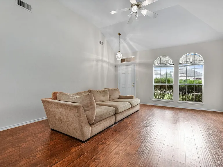 1209 Buehler Ct — Photo 5